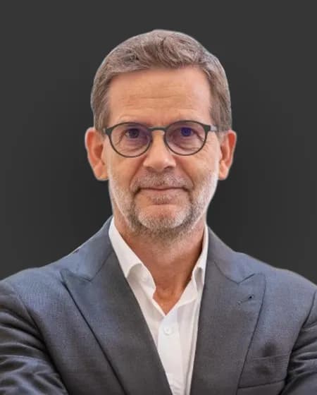 Leader Image